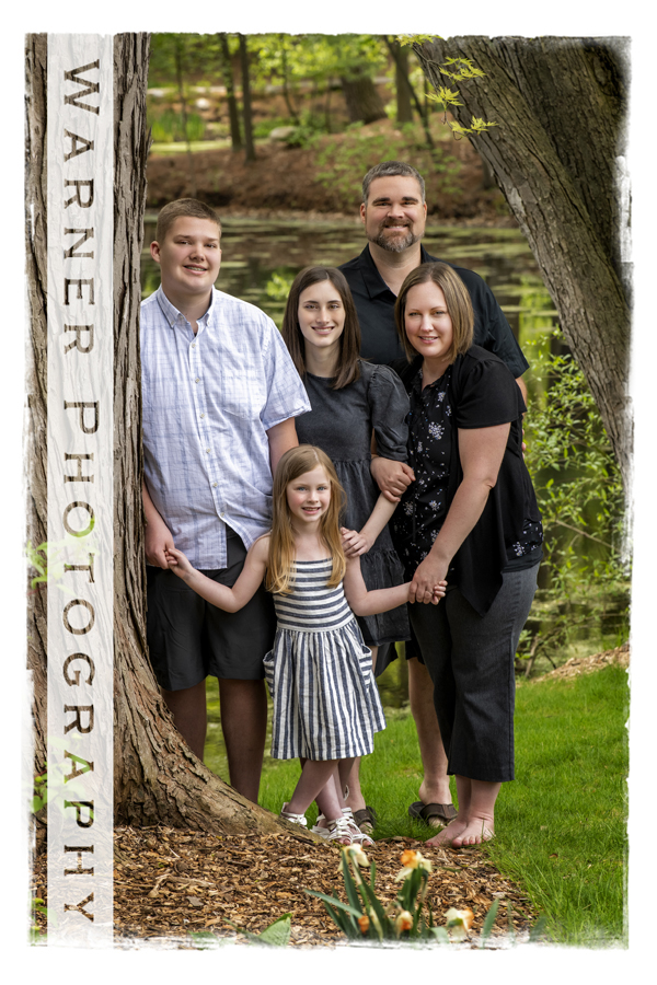 an outdoor portrait of the Hoy family at dow Gardens